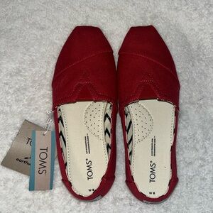 NWT TOMS Alpargata red canvas shoes size 6